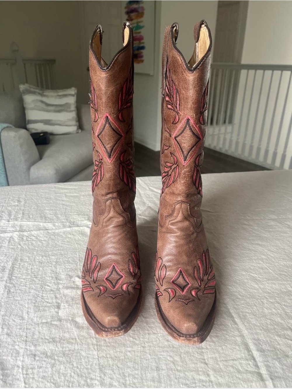 Circle G Brown Leather Western Boots with Red Embroidery Sz 8